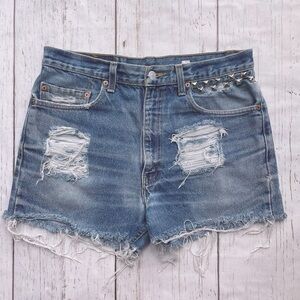 Levi’s 517 Women’s Vintage Distressed Fringe Hem Studded Jean Shorts Size 34x30